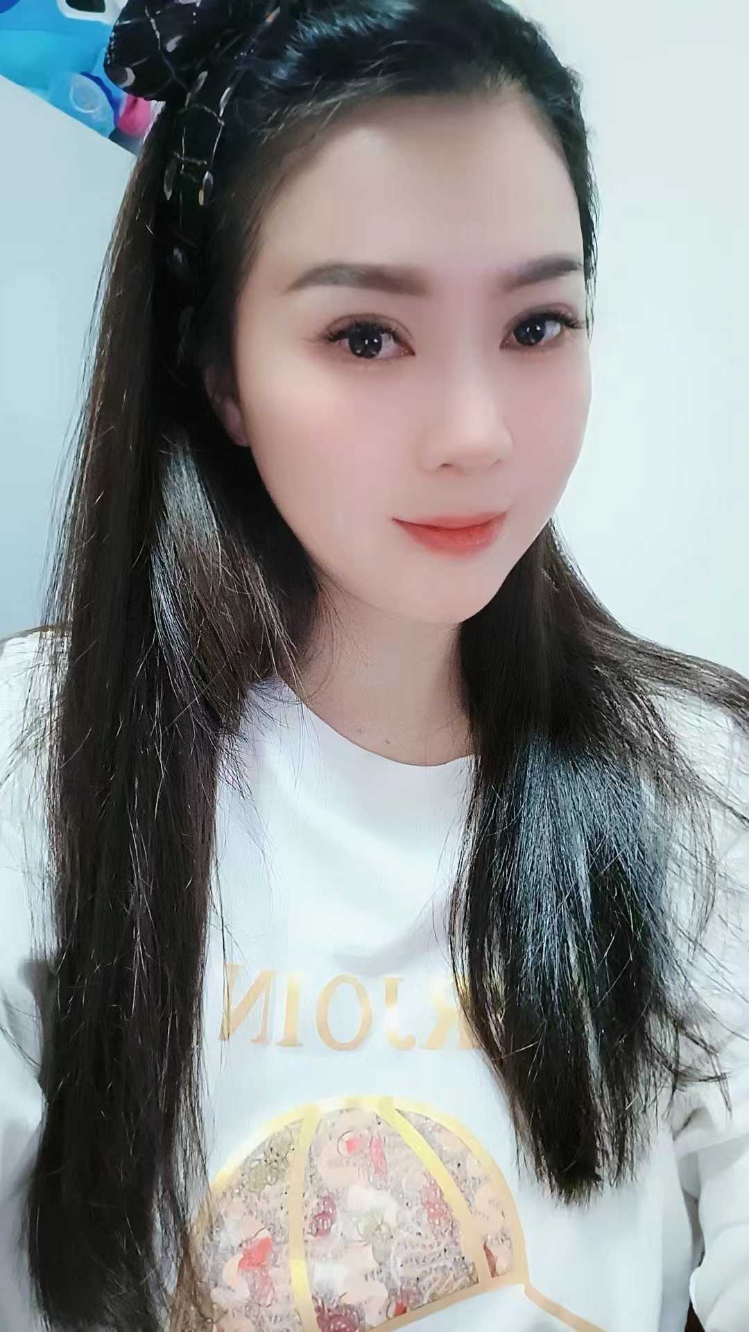 一手抓奶一手摸鲍鱼，爽歪歪