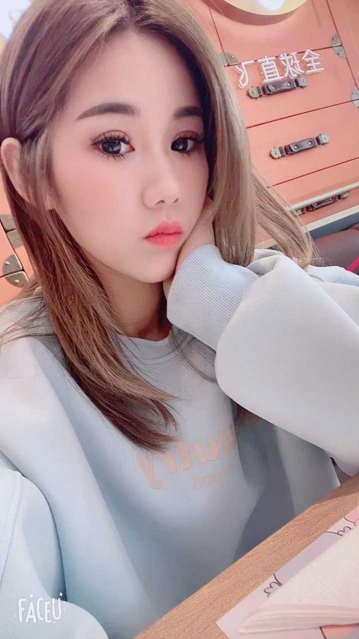 服务多身材好舔活一流的年轻妹子