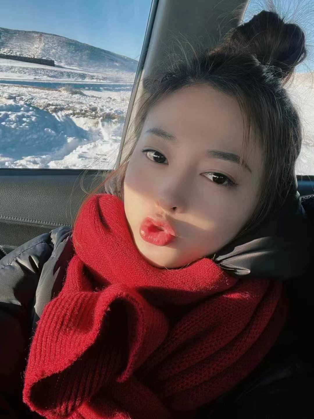 舔很舒服夹的紧性价比高的年轻妹子