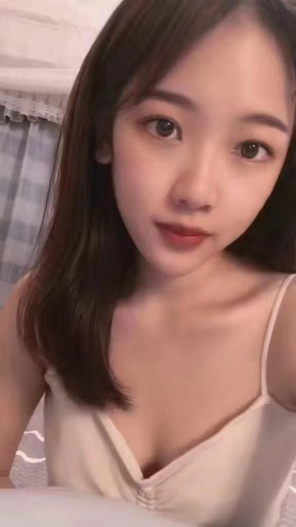 年轻漂亮的小姐姐