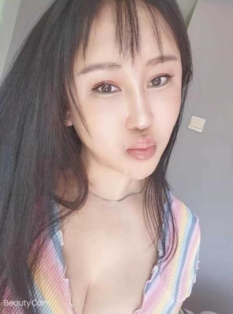 这奶我真喜欢，真的大而且饱满