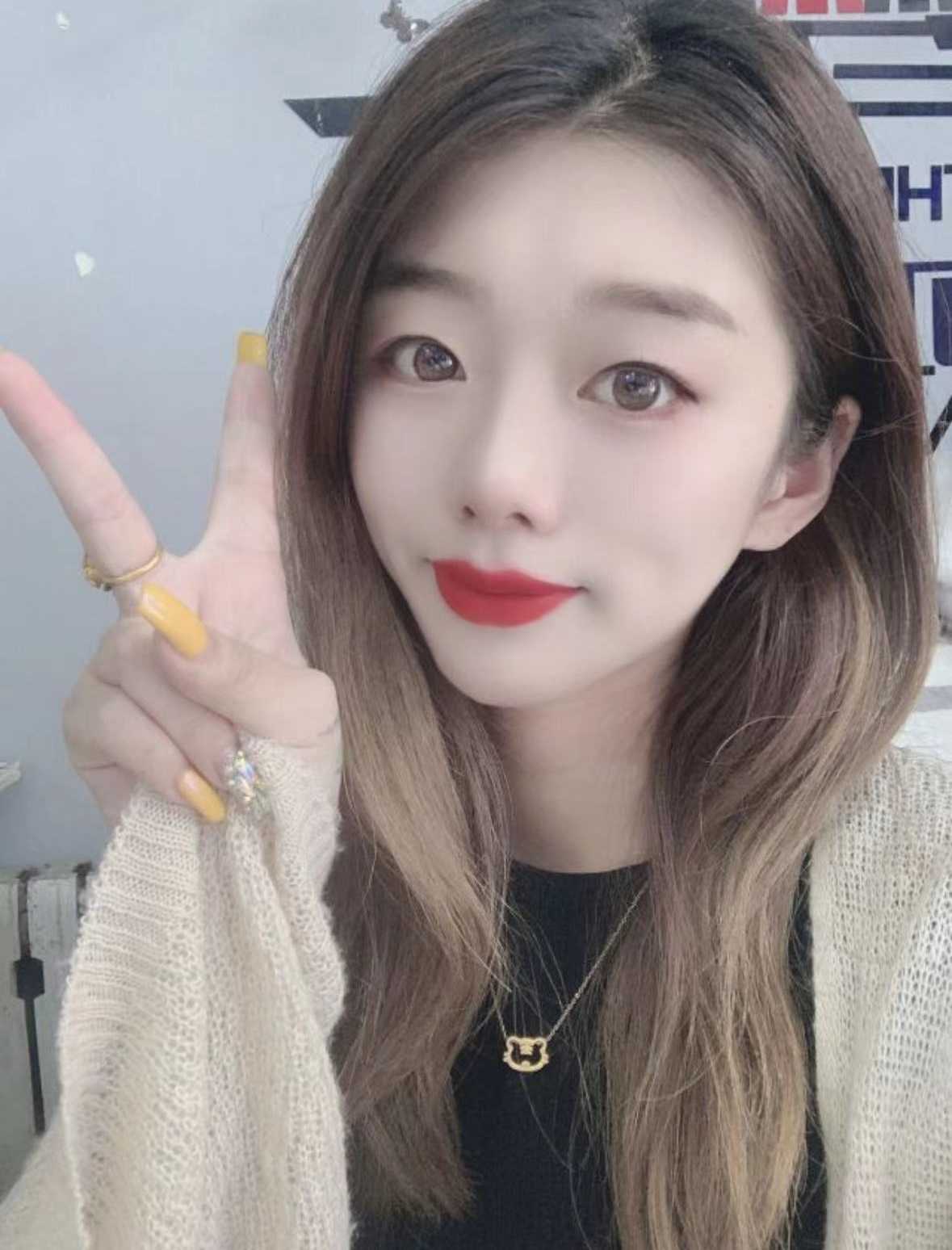 夹的紧舔的舒服的年轻妹子