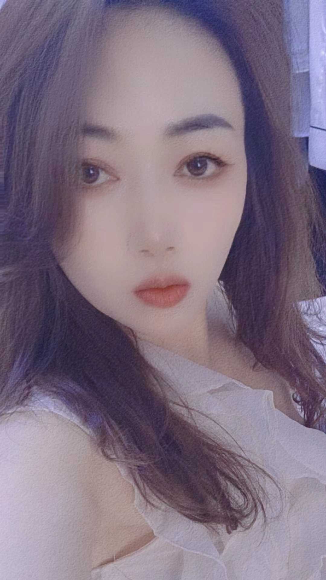 舌头非常灵活，射的很爽