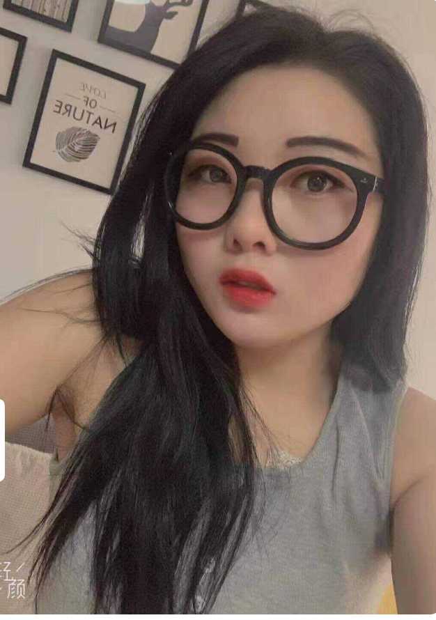 年轻漂亮微胖小姐姐