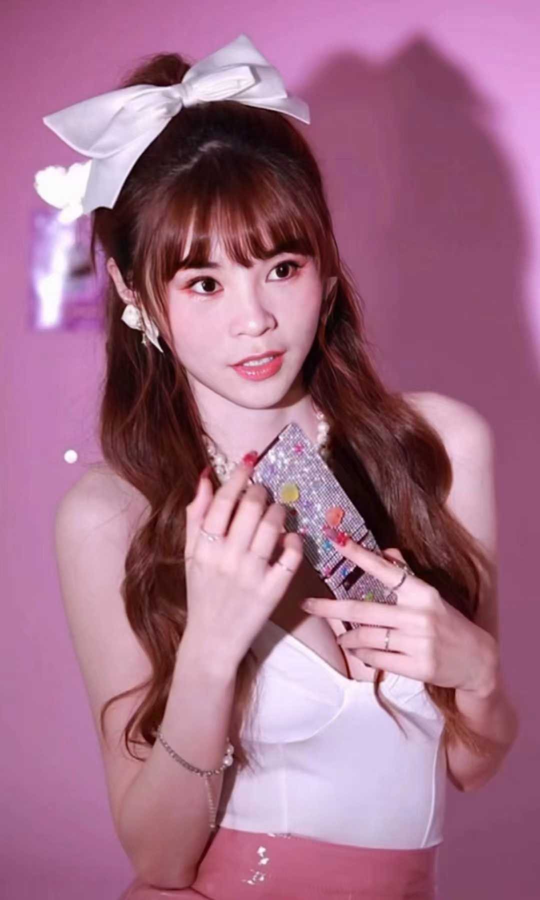 丰满性感夹的紧舔的舒服的小妹