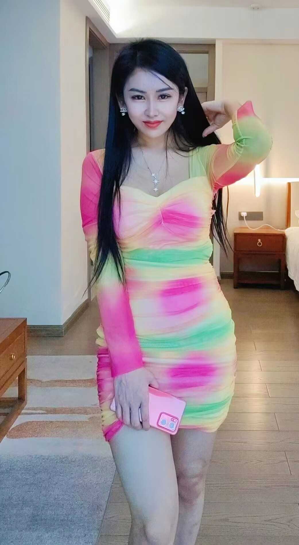 下面紧舔的舒服的漂亮妹子