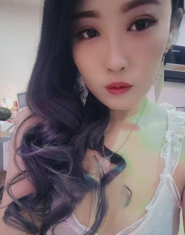 ，KH很好，小穴很紧，很爽