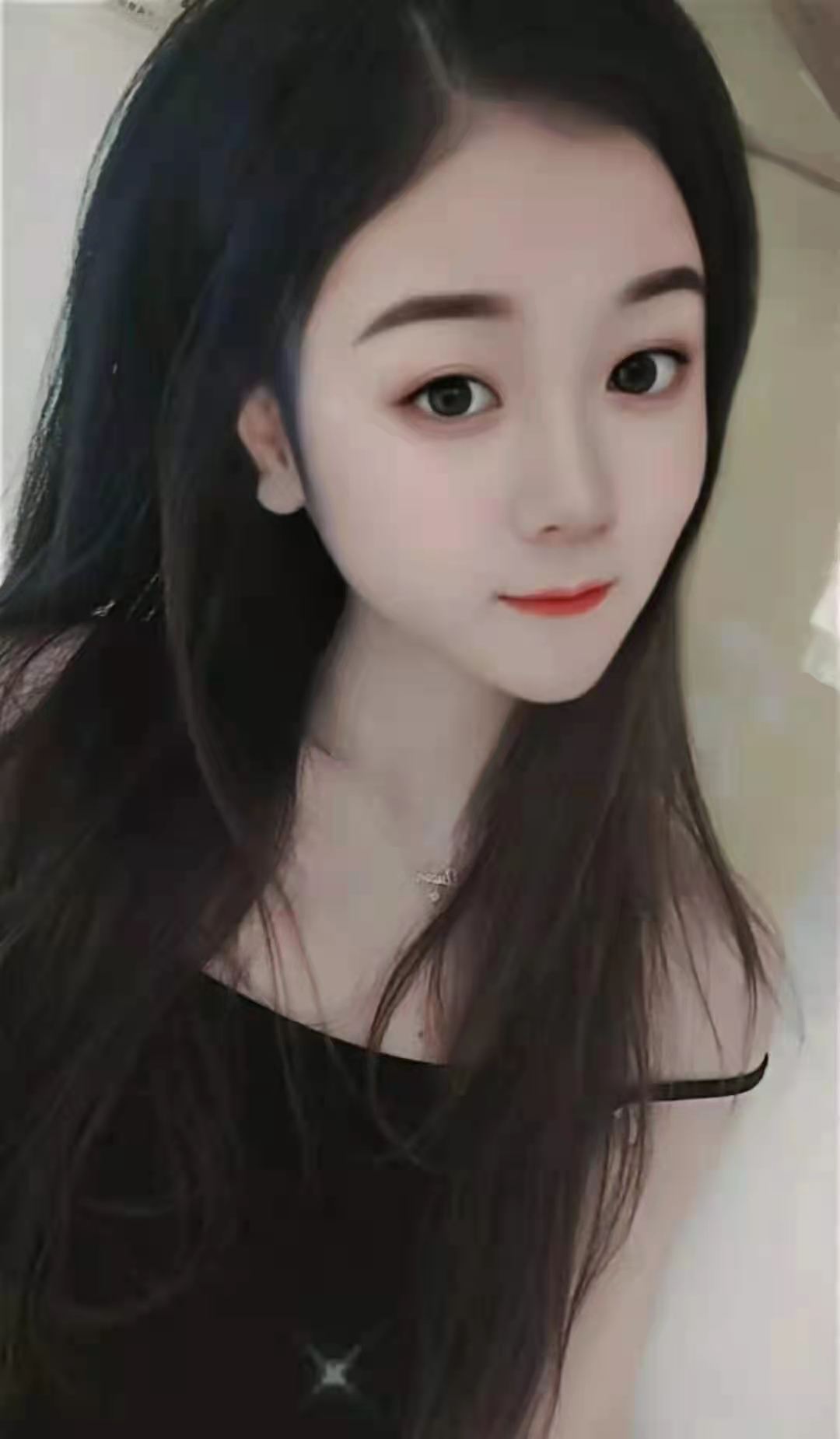 夹得很紧舔的舒服的年轻小妹