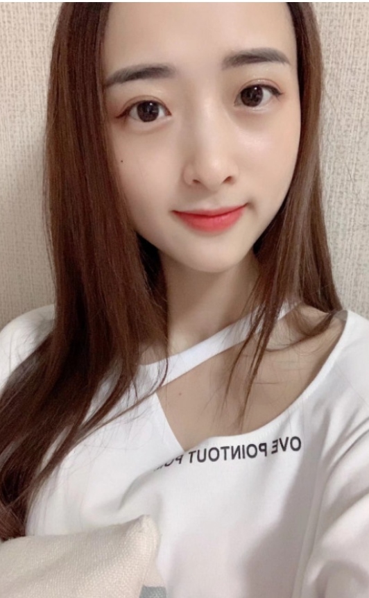 刚下海的性感SaoB车展女销售