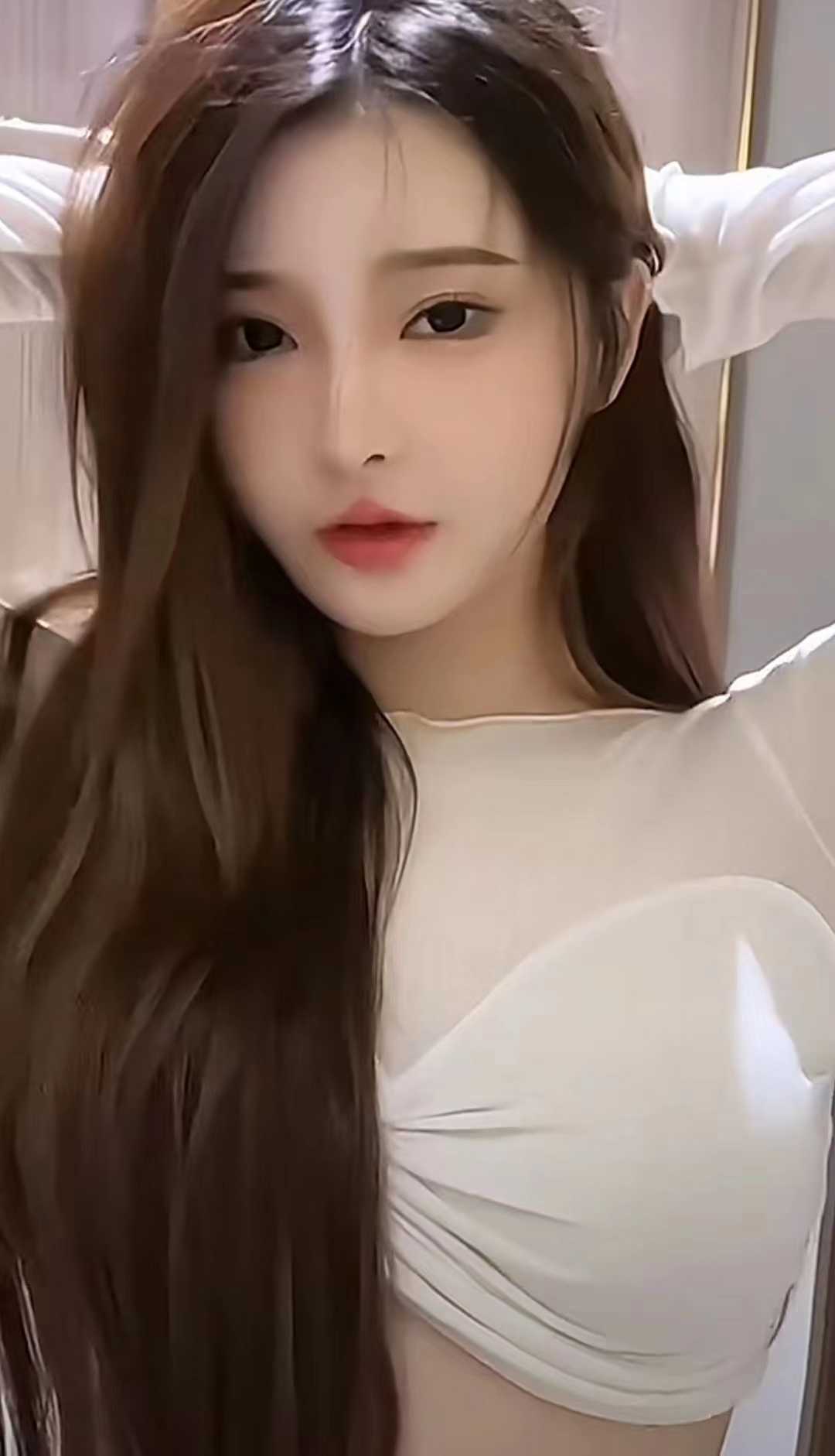 肤滑b紧，身材曼妙颜值在线