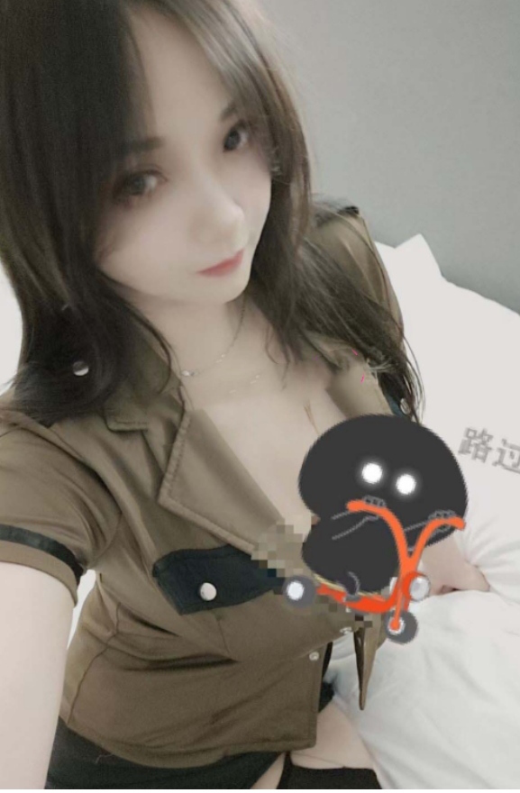 刚刚下海身材饱满的小姐姐