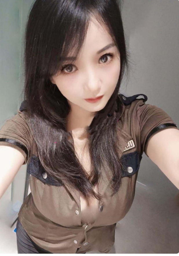 刚刚下海身材饱满的小姐姐