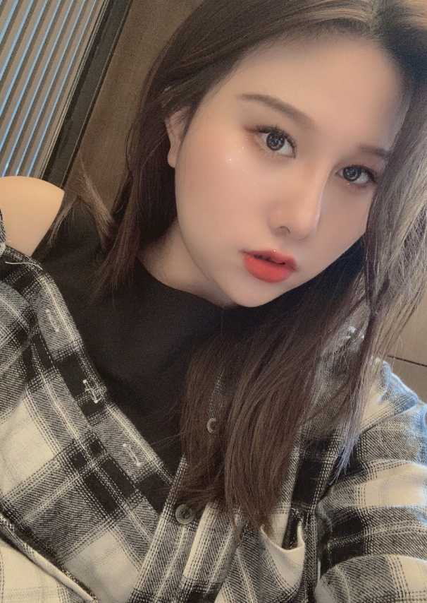 漂亮微胖女神身材好