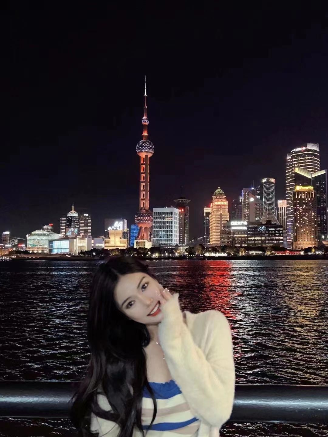 超级年轻的懂事妹子