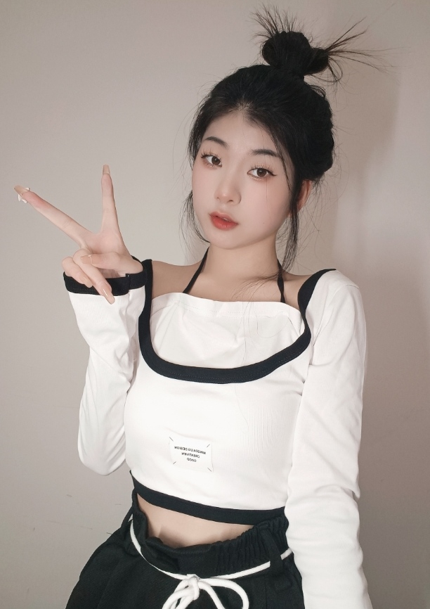 身材丰满的嫩妹子