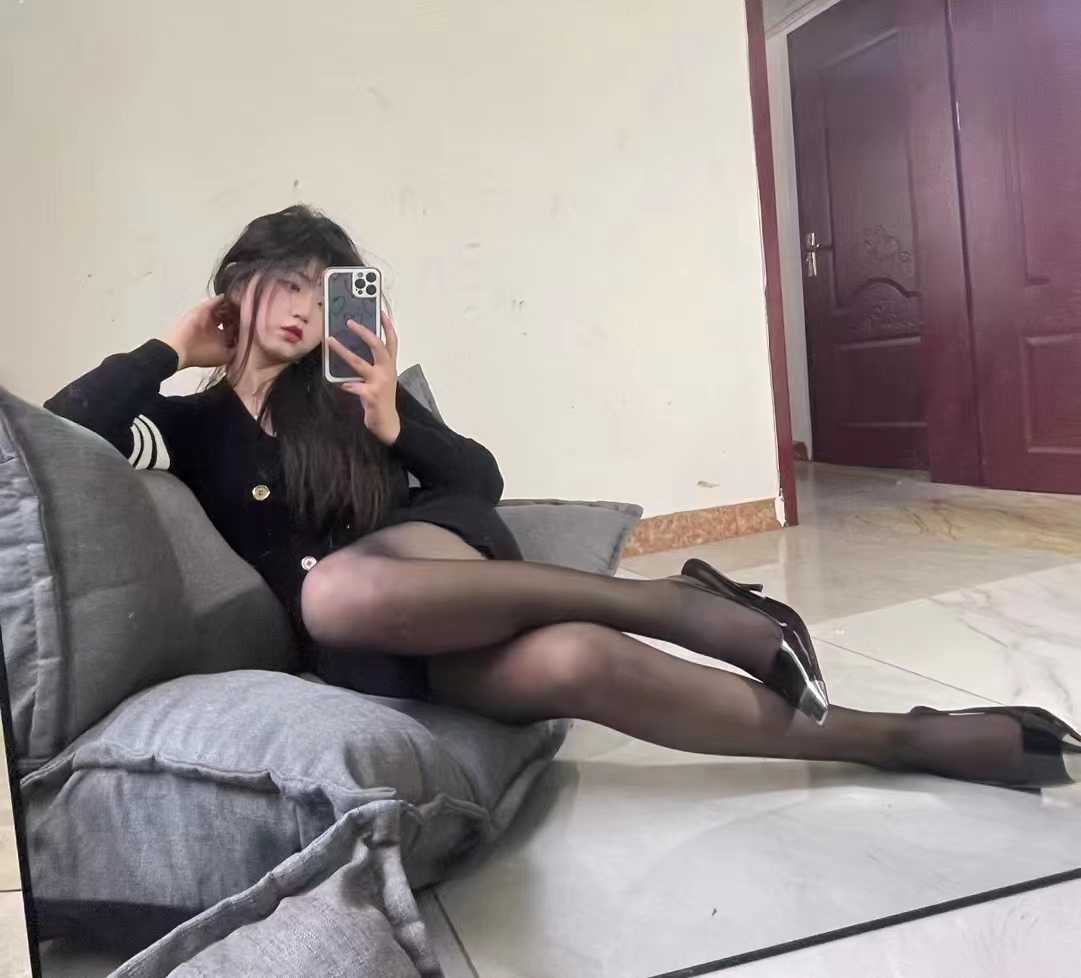 甜美可爱，又不失性感的妹子