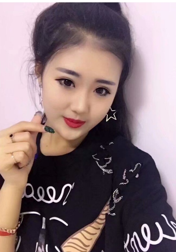 漂亮大方主动配合