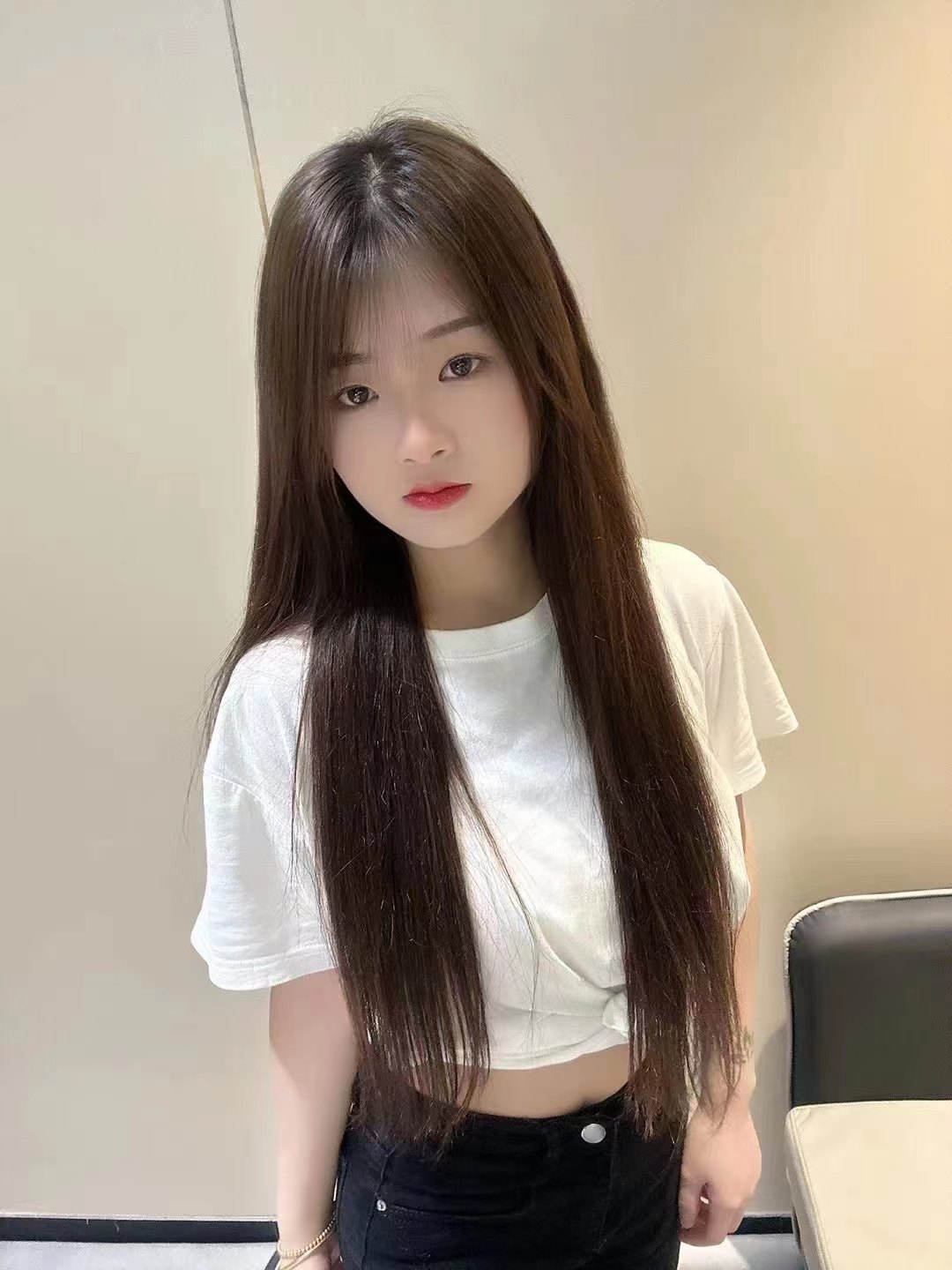 长发年轻的优质妹妹