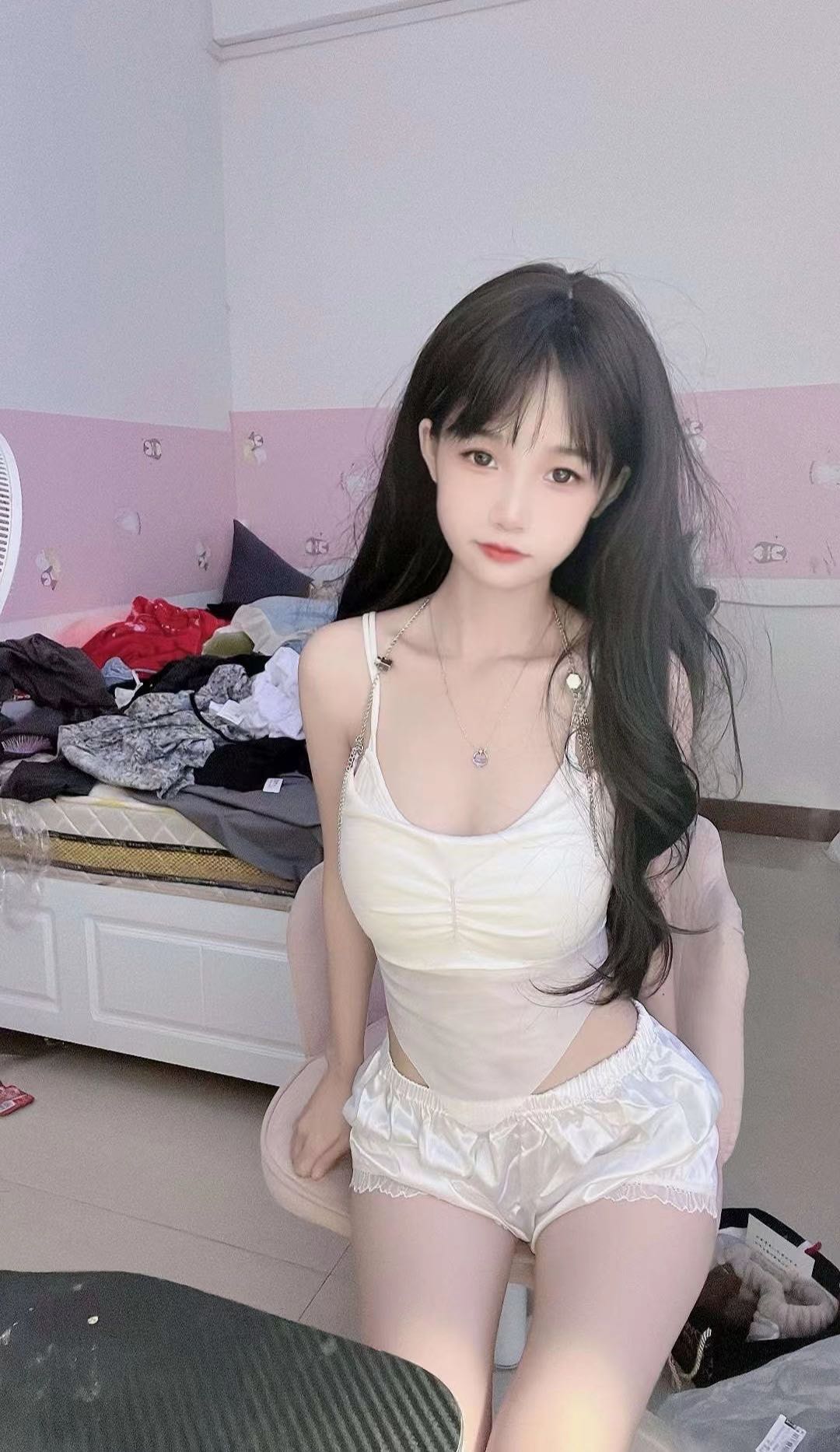甜美可爱的年轻小妹妹