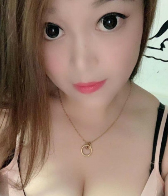 微胖小姐姐身材很丰满