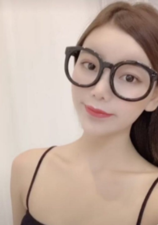 温柔可爱，肤白肉嫩会撒娇