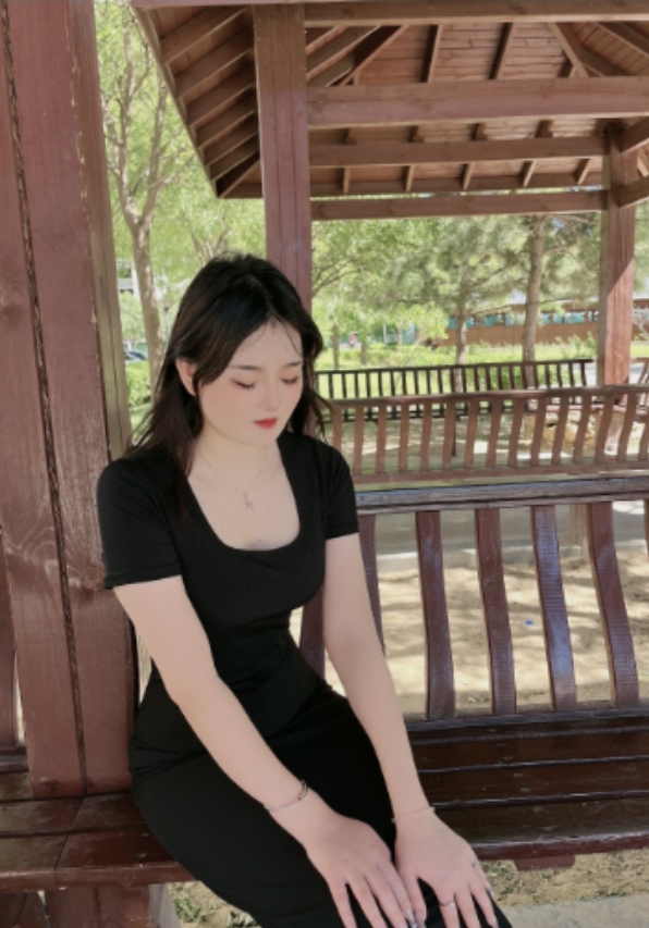 大长舌的性感小妹子