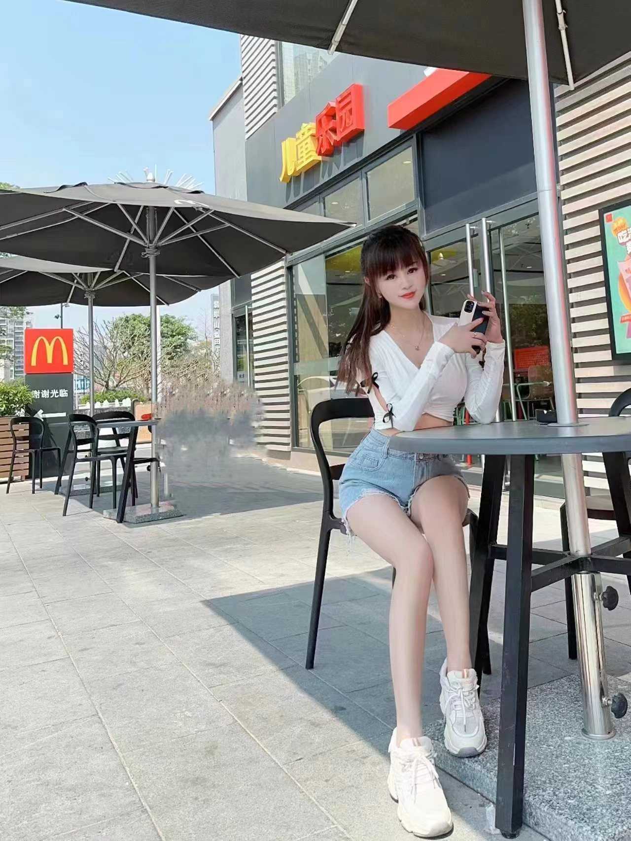 屁股很大，干起来超级爽