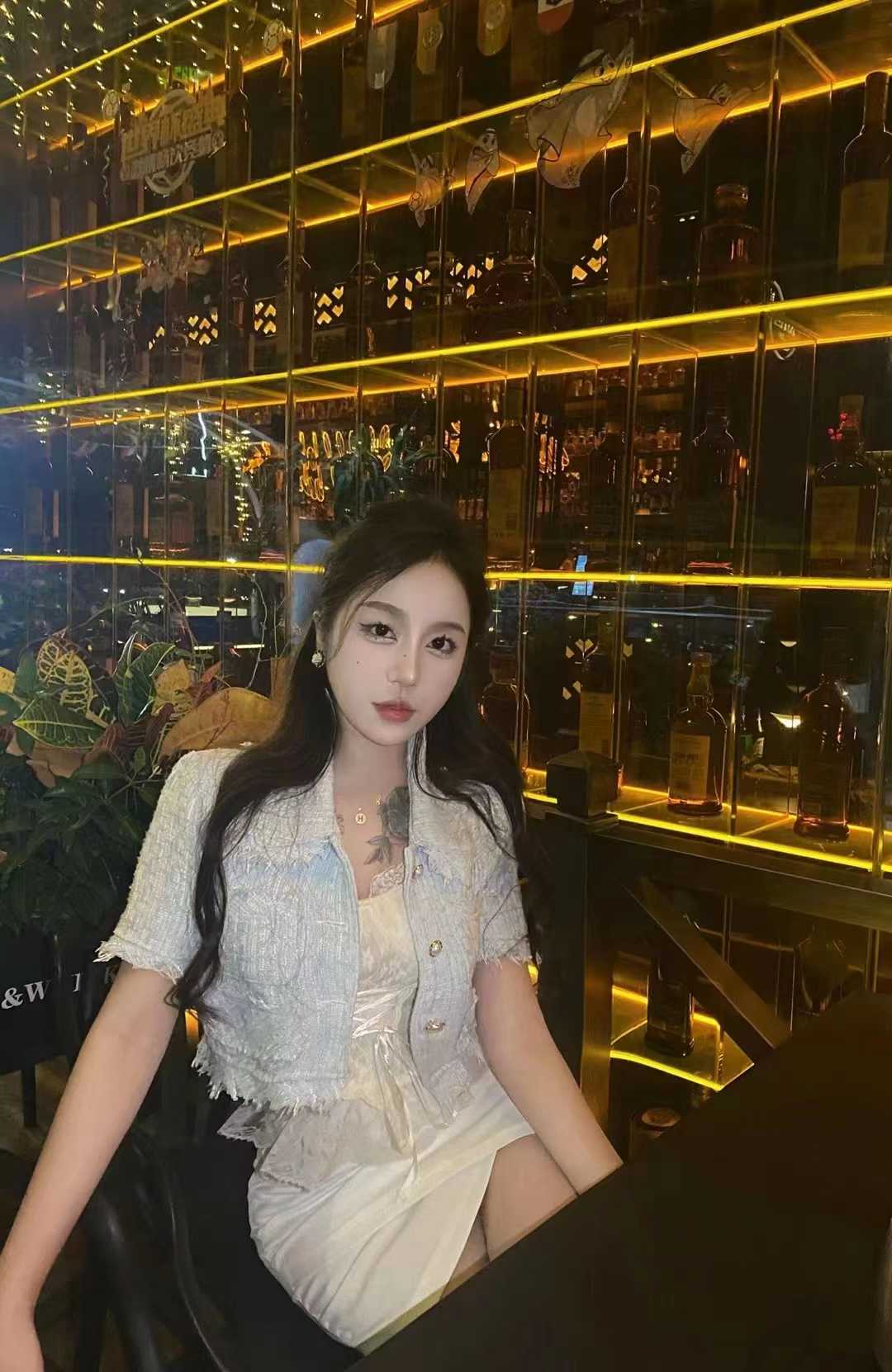 在床上这种就是极品，穿的黑丝好爽