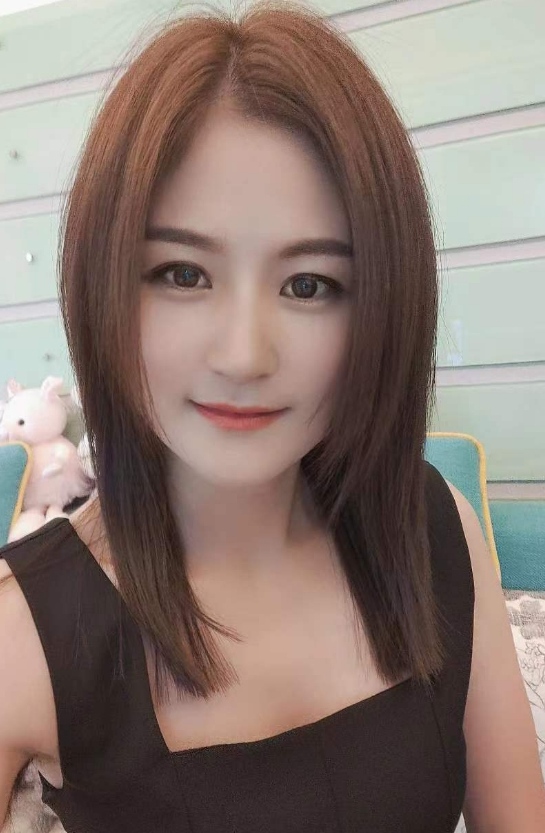 性感甜蜜，出道不久小妹妹