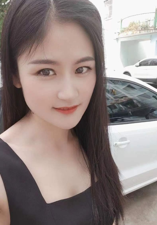 性感甜蜜，出道不久小妹妹