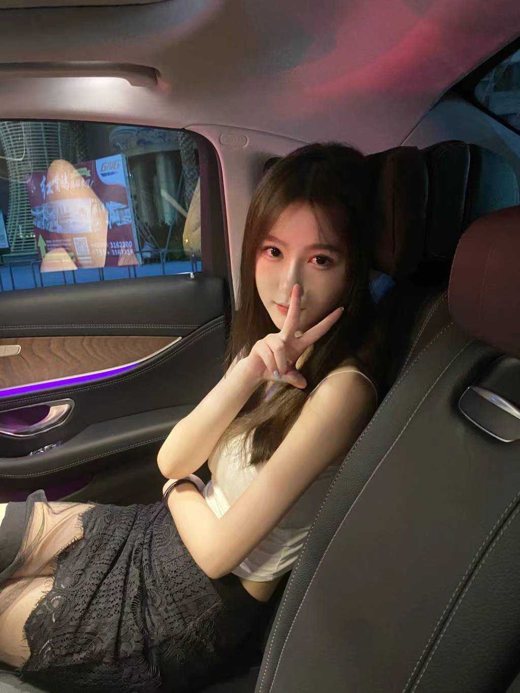 舔的舒服夹的紧的漂亮妹子