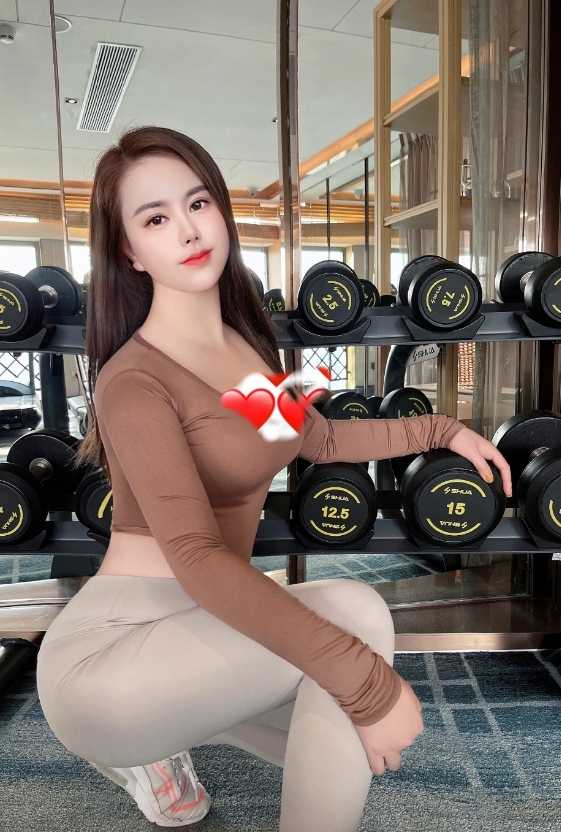 健身女神身材丰满配合度高