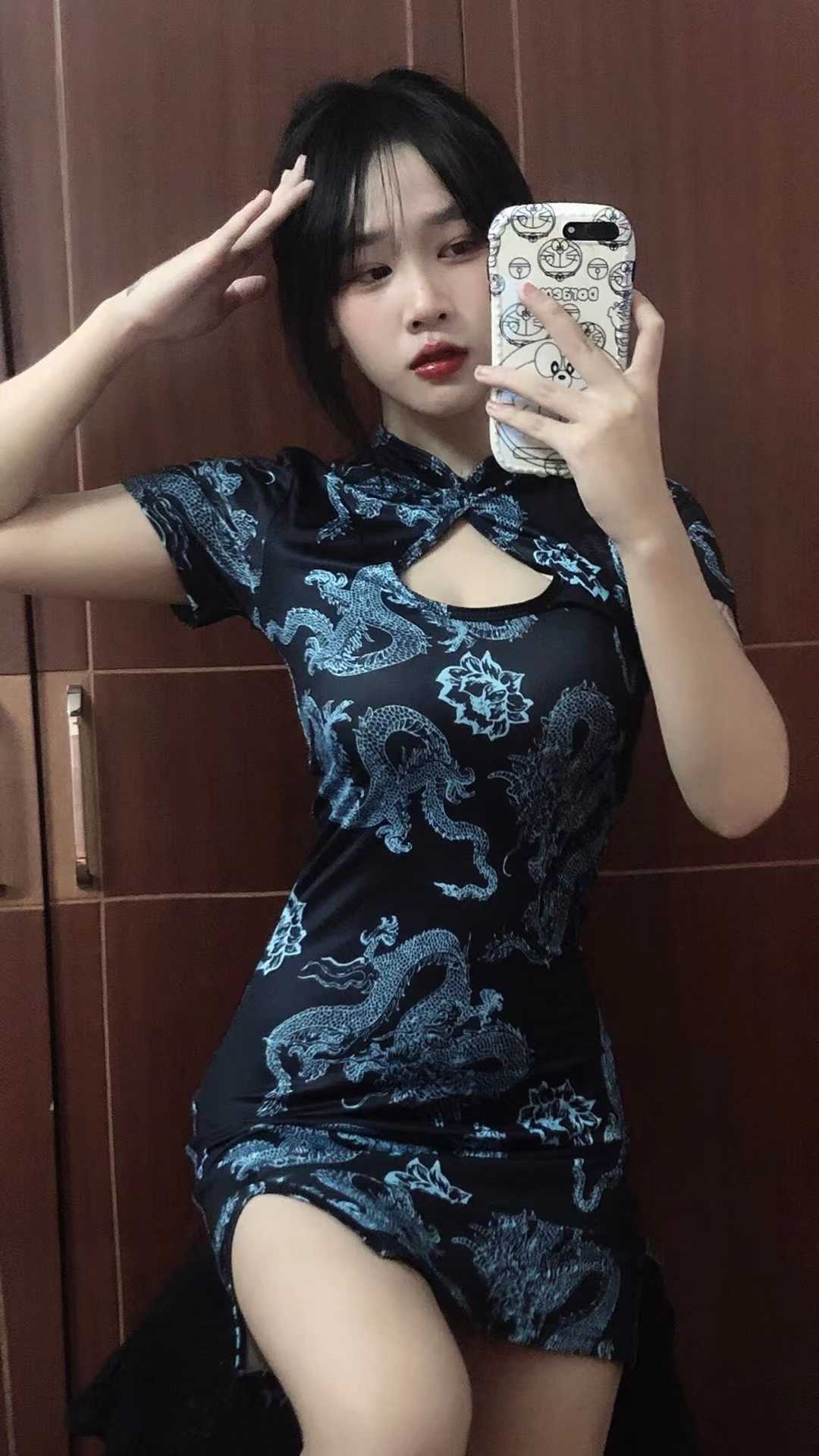 年轻性感的小妹妹