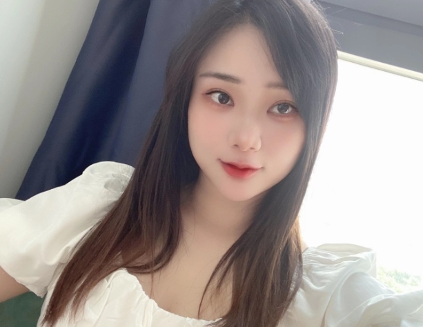 约炮性感长腿兼职美女 服务技术非常棒