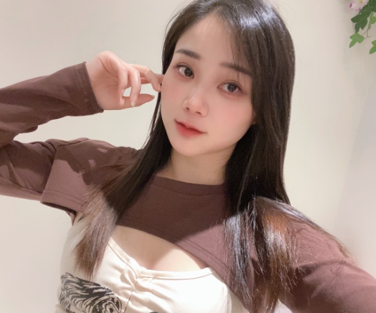 约炮性感长腿兼职美女 服务技术非常棒