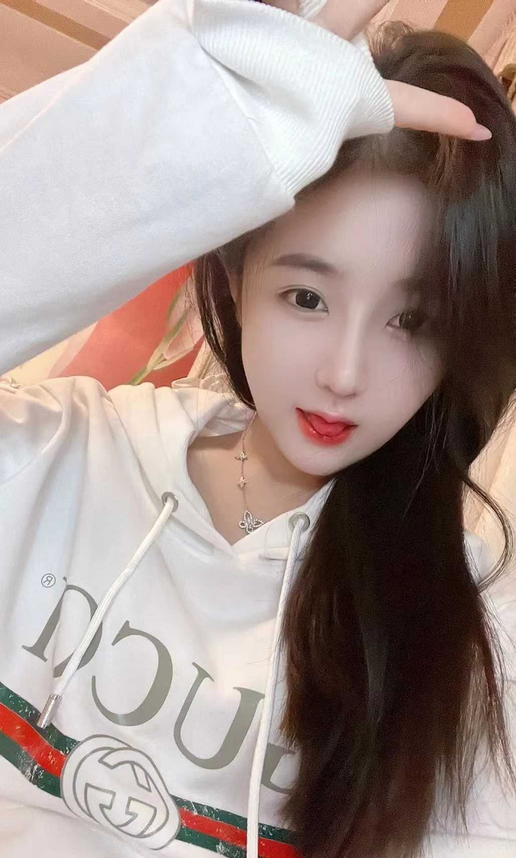 殷桃小嘴，性感黑丝你值得拥有