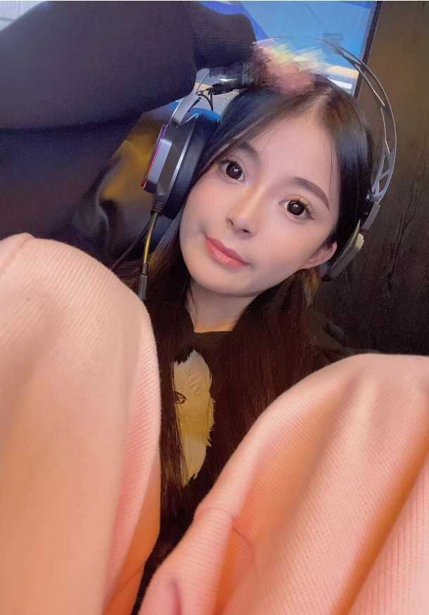 年轻漂亮清纯小姐姐