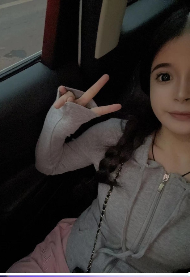 年轻漂亮清纯小姐姐