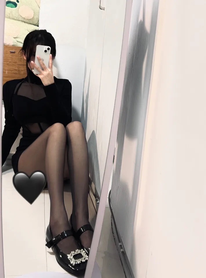 真实学生刚刚出来兼职的，长得很漂亮很嫩也很干净胸也挺大的就是刚刚开始兼职有些东西不太会