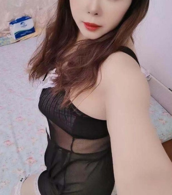 会跳艳舞的漂亮的妹子