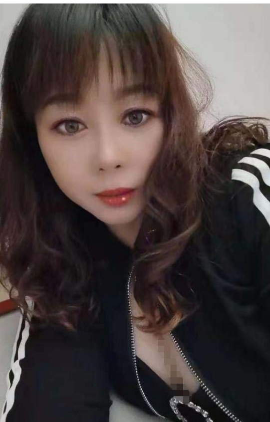 会跳艳舞的漂亮的妹子