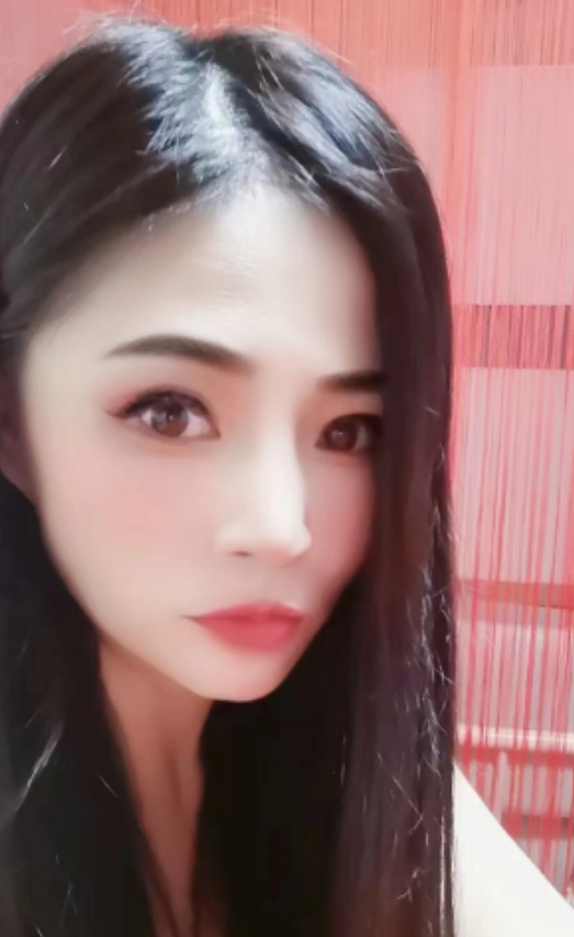 可 颜~she，可盐可甜的妹子，可外