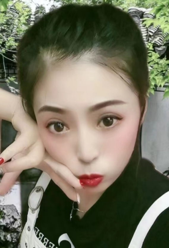 可 颜~she，可盐可甜的妹子，可外