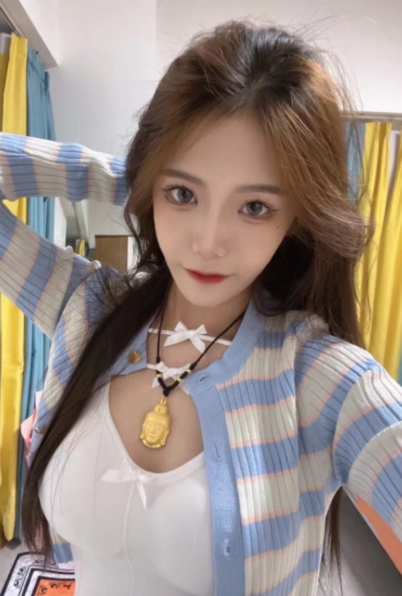 酥胸蜜桃臀服务系妹妹