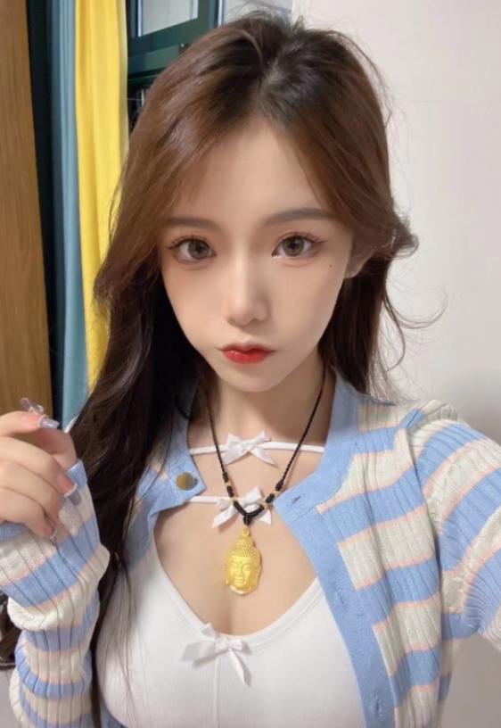 酥胸蜜桃臀服务系妹妹