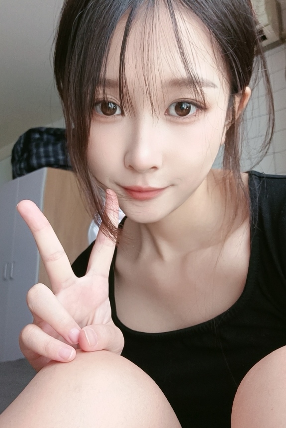 20岁超级嫩的小妹儿