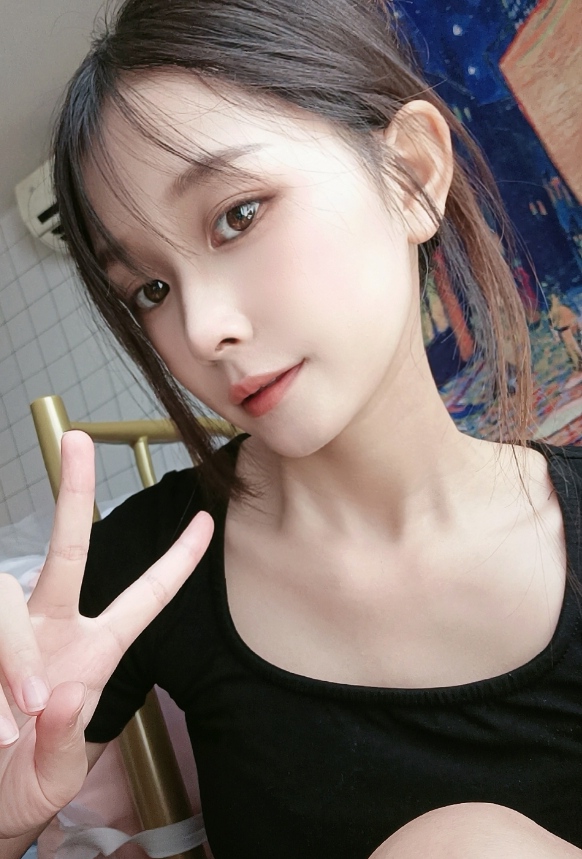 20岁超级嫩的小妹儿