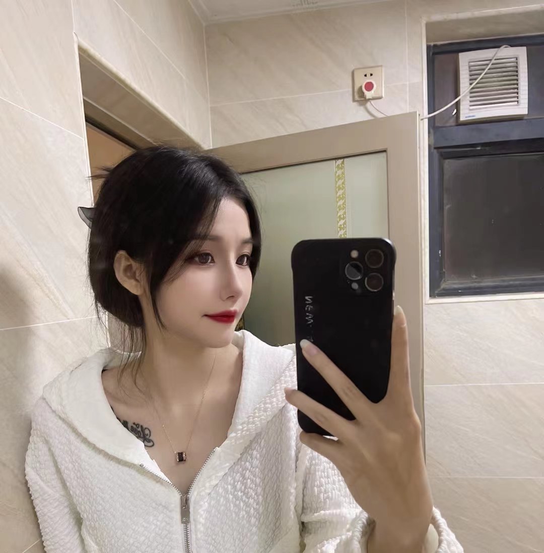 有纹身很不错的妹妹