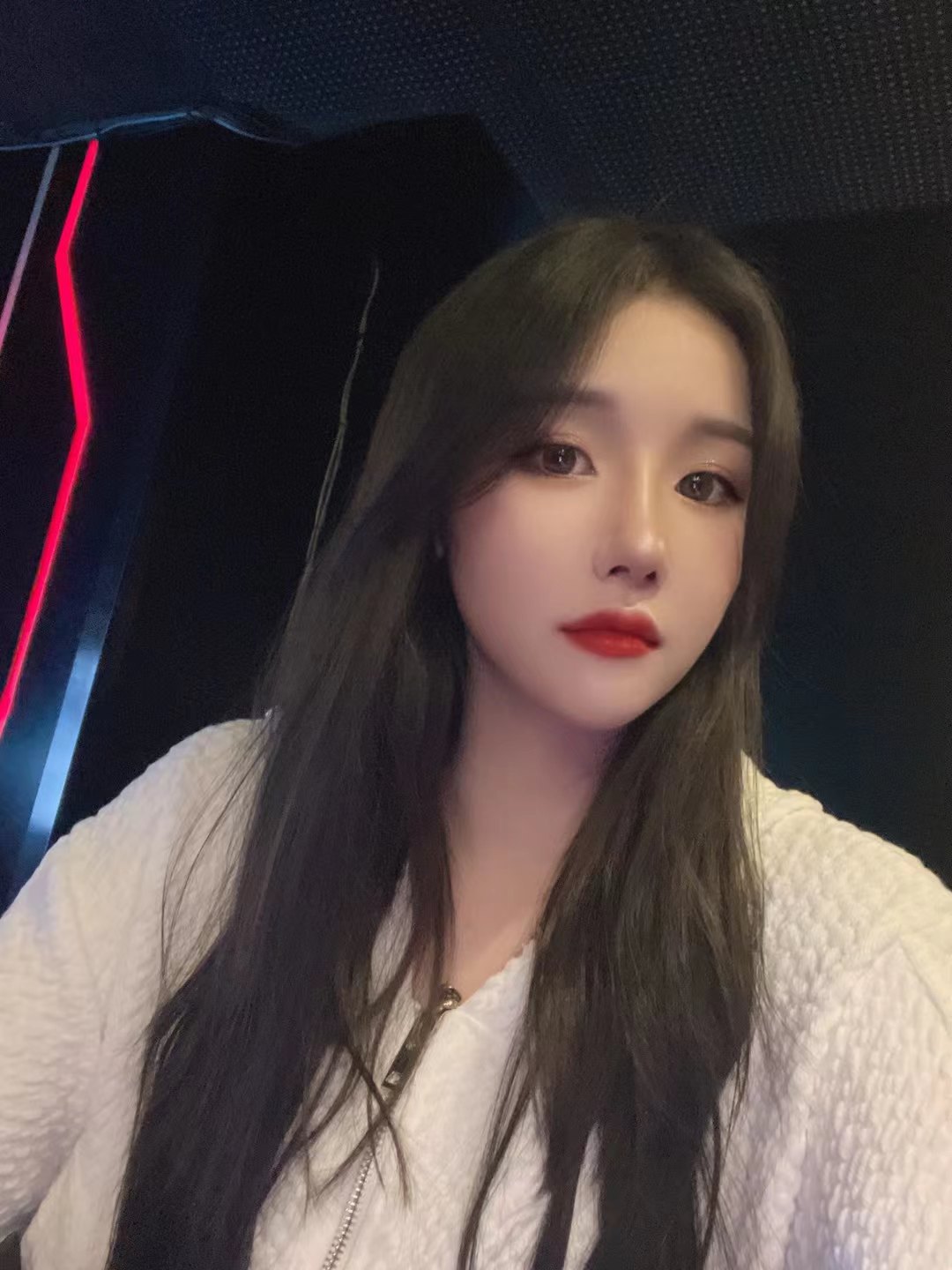 有纹身很不错的妹妹