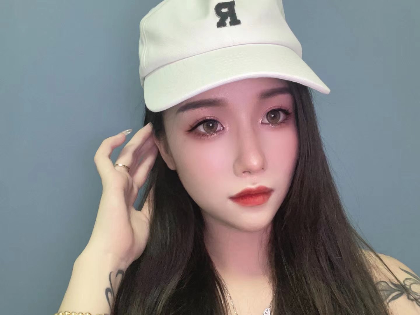 有纹身很不错的妹妹